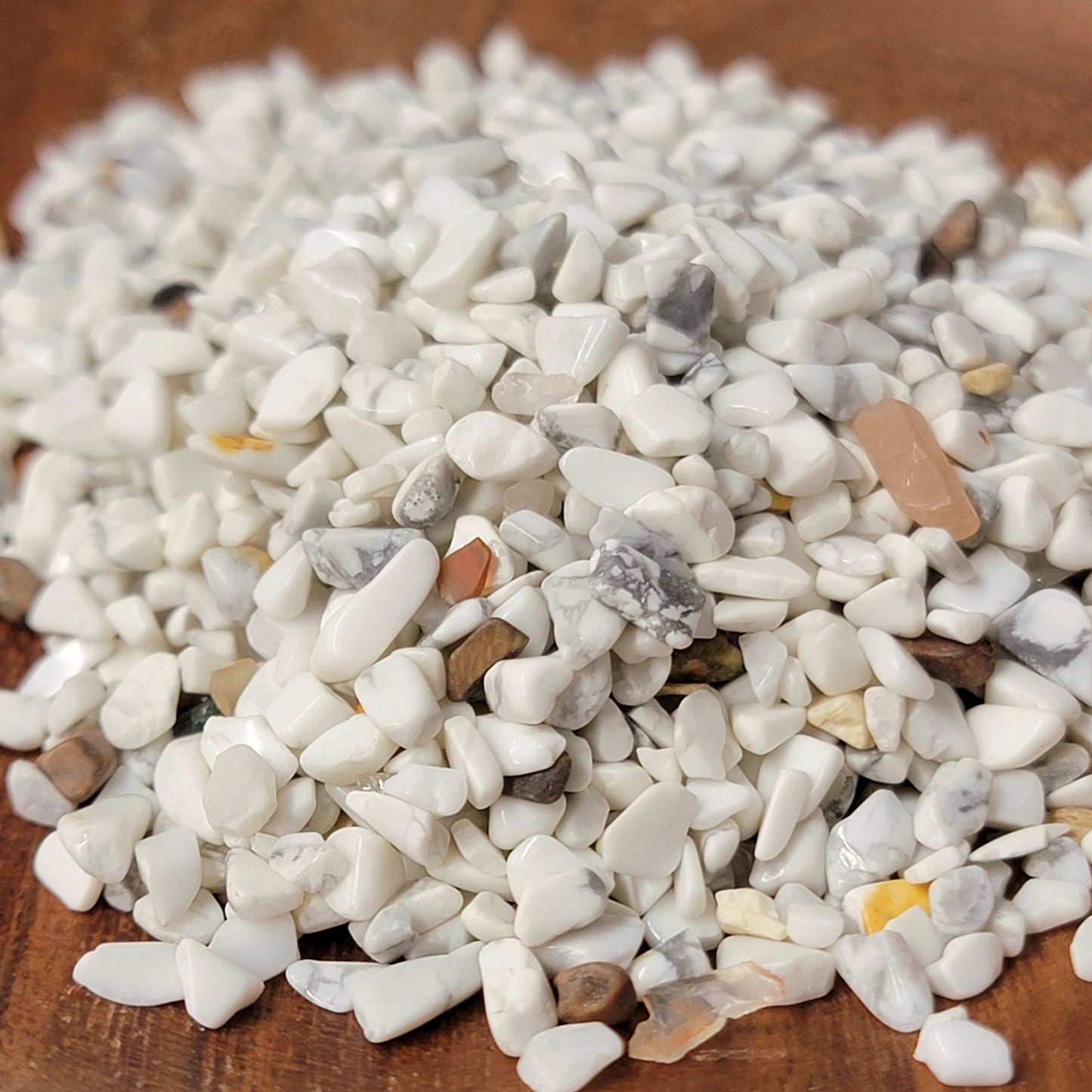 Howlite Chips